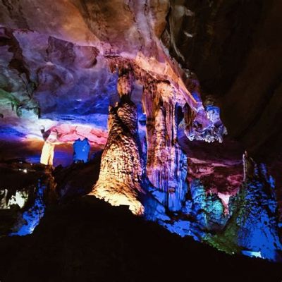  龍岩の奇観！神秘的な石灰岩の洞窟と壮大なwaterfallが織りなす絶景、霞洞へ！